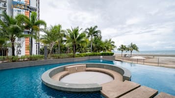 2 outdoor pools