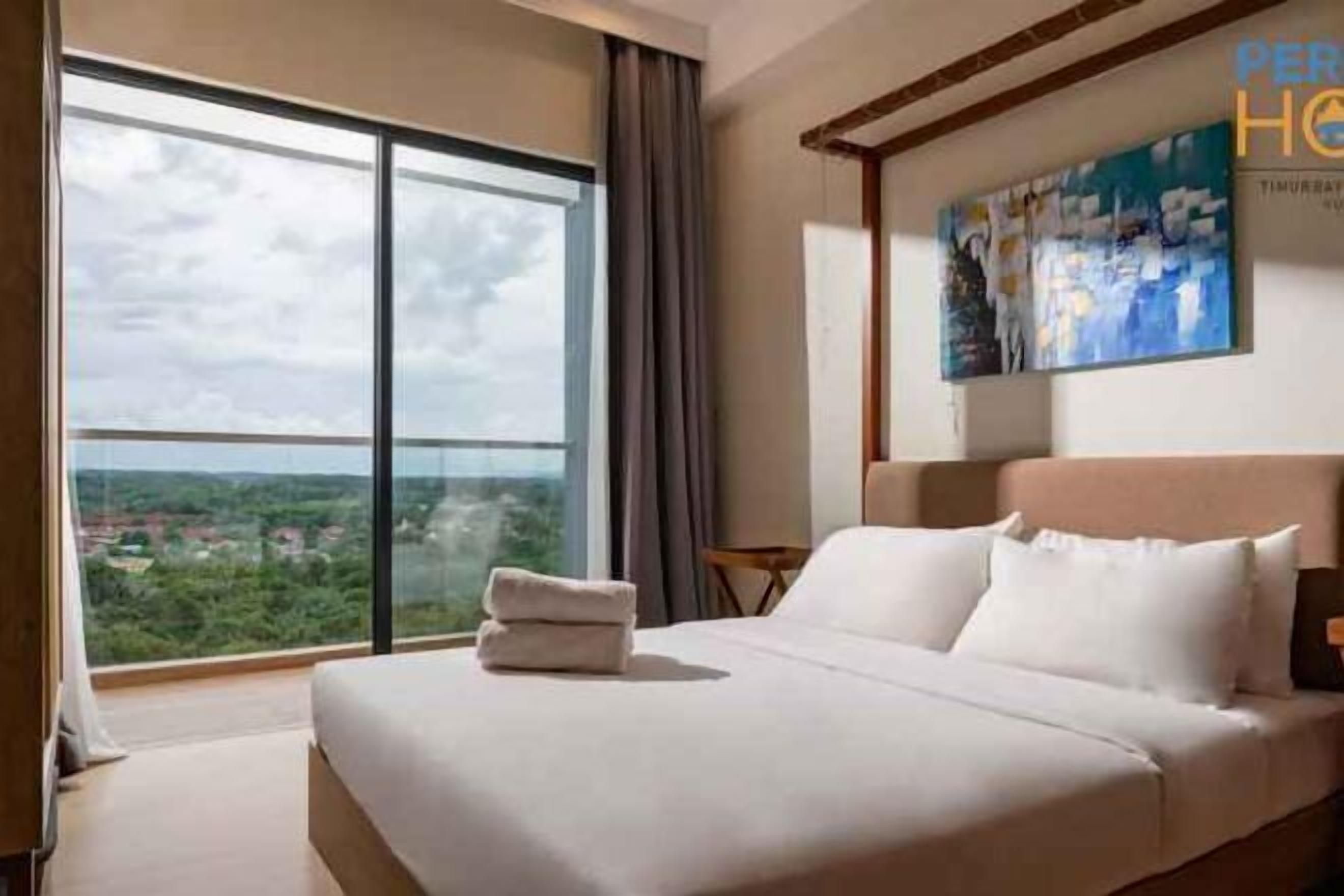 Down comforters, in-room safe, blackout drapes, soundproofing