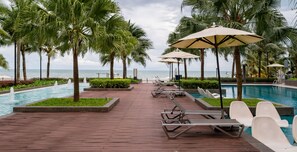 2 outdoor pools - Timurbay beachfront by Perfect Host (Kuantan)