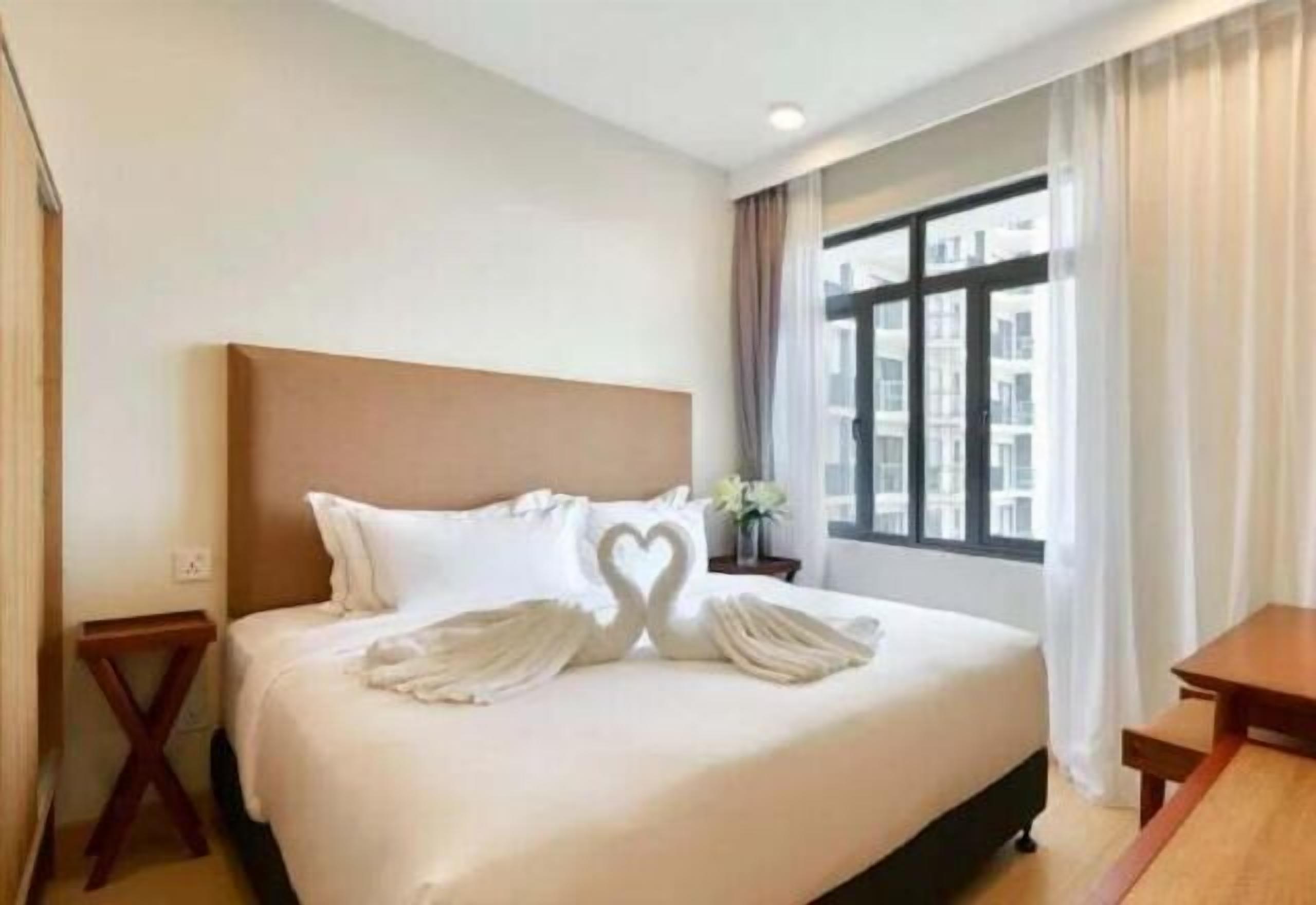 Selimut bulu angsa, brankas, tirai kedap cahaya, dan kedap suara