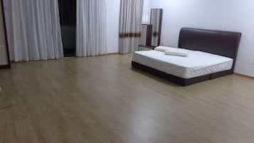 4 Schlafzimmer, Schreibtisch, Bügeleisen/Bügelbrett, kostenloses WLAN