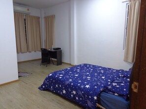4 bedrooms, desk, iron/ironing board, free WiFi