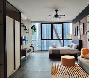 Ropa de cama de alta calidad, muebles diferentes y escritorio