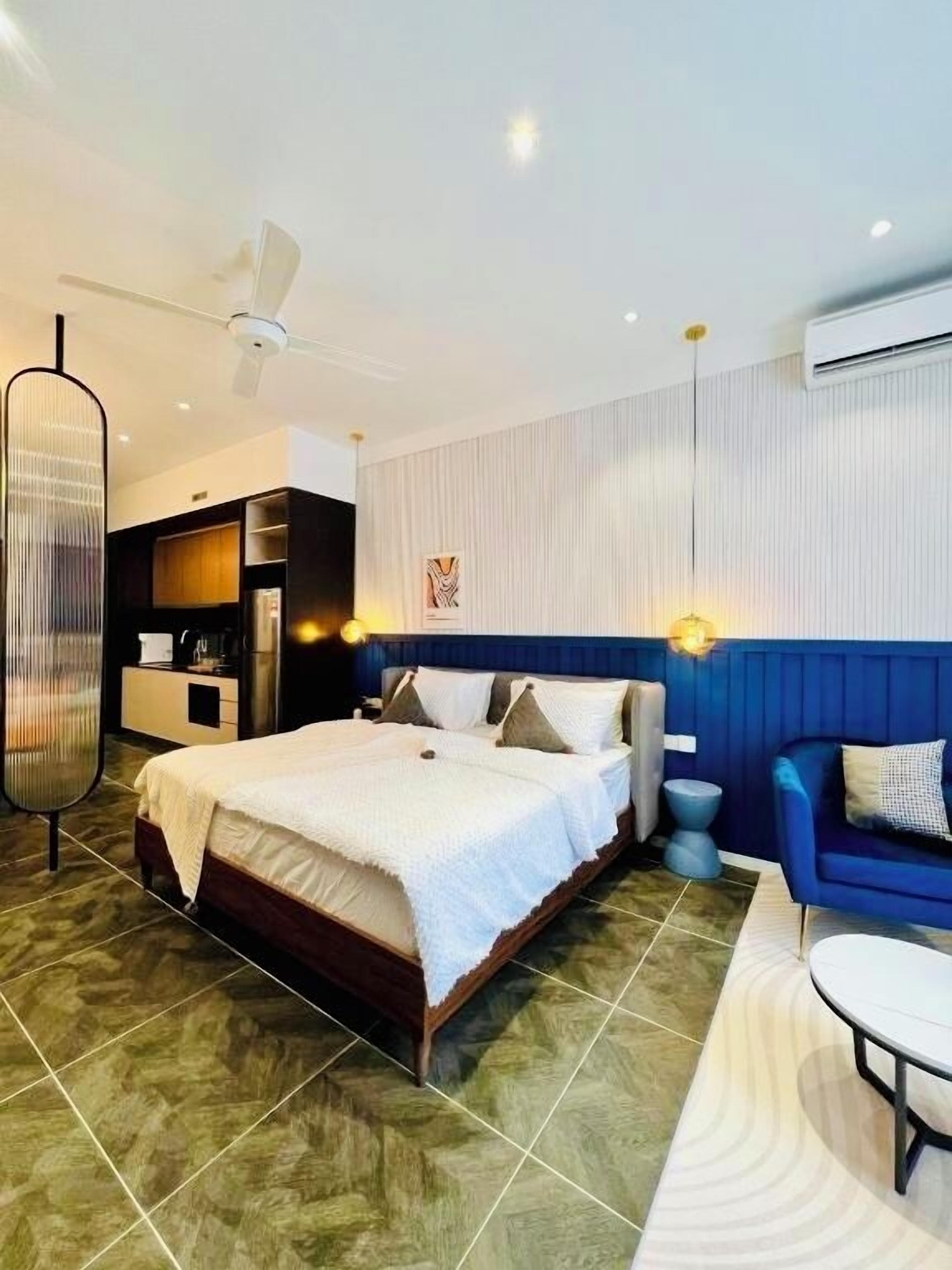 Premium bedding, individually furnished, desk, iron/ironing board