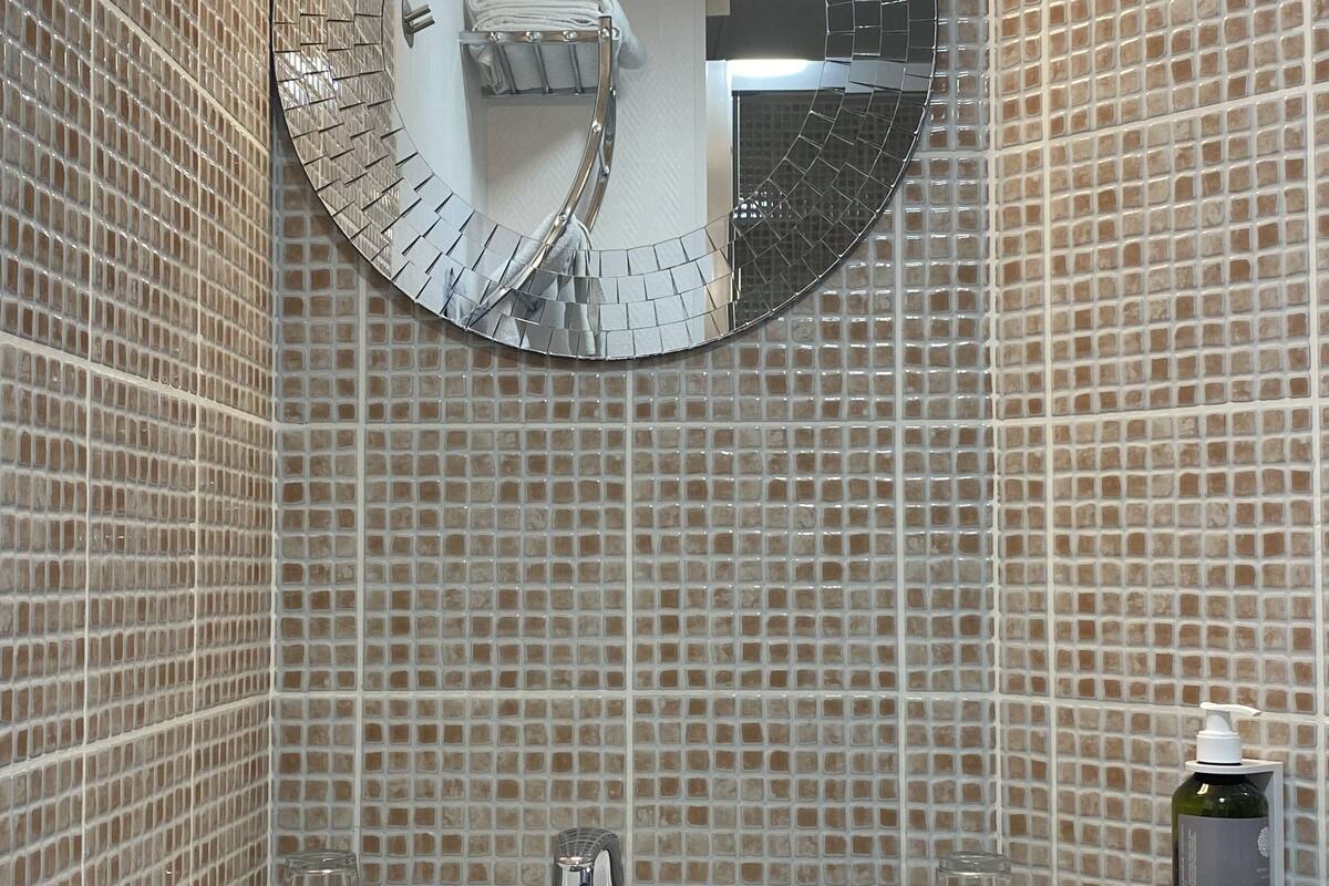 comfort double room | bathroom | shower, rainfall showerhead, towels