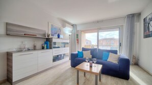 Unclassified image, 4 of 36, button - Very pleasant 2 room apartment close to the beaches (Cannes)