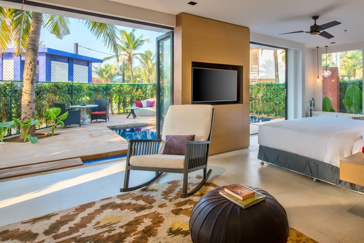 Luxury Studio Suite, 1 King Bed, Private Pool, Pool View | Minibar, in-room safe, blackout drapes, iron/ironing board