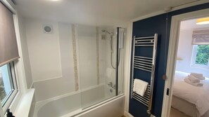 シャワー付き浴槽、タオル