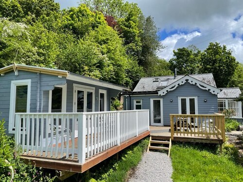 Lower Hill Cottage w/Swedish Hot Tub