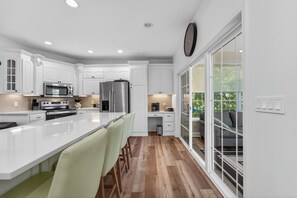 Fridge, microwave, oven, stovetop - Eagles Landing - Lakefront 5 Bdrm with Pool Table (Sunrise Beach)