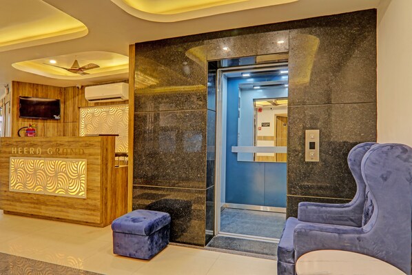 Property entrance - HOTEL HEERA GRAND (Lucknow)