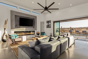 TV, fireplace, stereo - W House: Luxe • Near Park • Heated Pool & Spa (Joshua Tree)