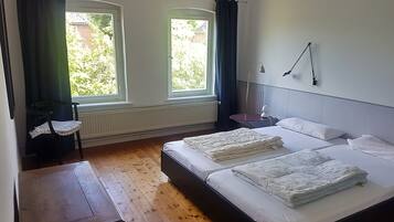 4 sovrum, skrivbord, strykjÀrn/strykbrÀda och resesÀng