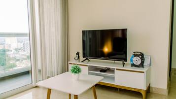 Apartment, 2 Schlafzimmer | Wohnbereich | Fernseher