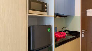 Apartment | Private kitchen | Fridge, cookware/dishes/utensils