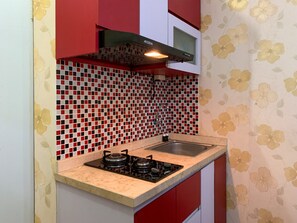 Private kitchen - Comfort 2Br Apartment At Green Pramuka City (Jakarta)