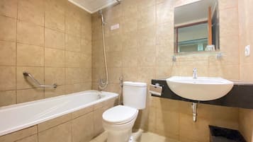 Apartment, 2 Bedrooms | Bathroom | Towels