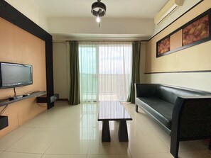Apartment, 2 Bedrooms | Living area