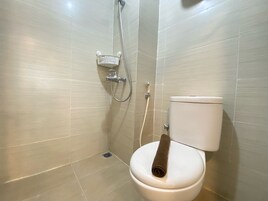 Apartment, 2 Bedrooms | Bathroom | Towels