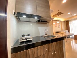 Apartment, 2 Bedrooms | Private kitchen | Fridge, cookware/dishes/utensils