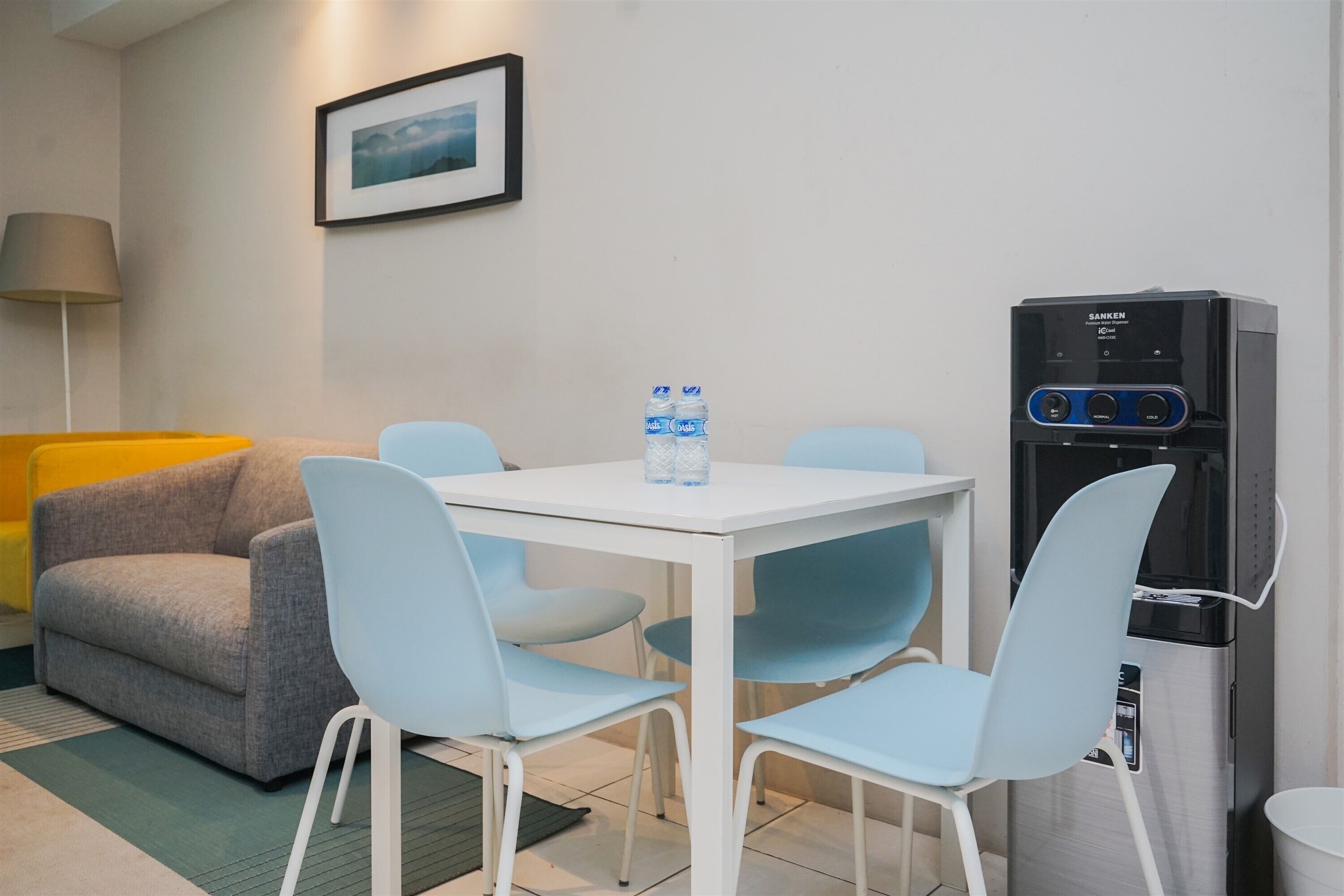 Apartment, 2 Bedrooms | Dining room
