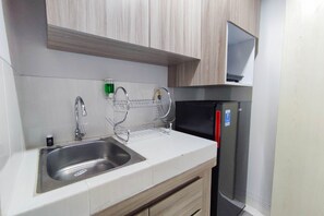 Apartment, 1 Bedroom | Private kitchen