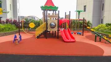 室外兒童遊樂區
