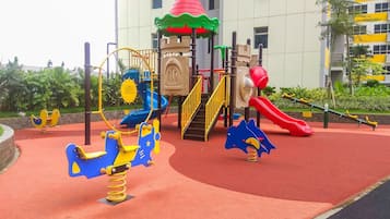 Área de juegos infantiles al aire libre