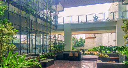 Cozy And Simply Studio At Evenciio Margonda Apartment