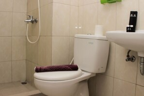 Bathroom - Warm And Enjoy Living 2Br At Springlake Summarecon Bekasi Apartment (Bekasi)