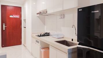 Apartment | Private kitchen | Fridge, cookware/dishes/utensils