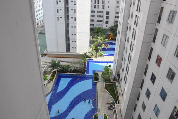 Exterior - Enjoy Living And Tidy 1Br Bassura City Apartment (Jakarta)
