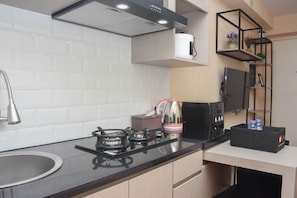 Apartamento, 1 quarto | Cozinha privada | Geladeira, talheres/pratos/utensílios de cozinha