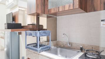 Apartment | Private kitchen | Fridge, cookware/dishes/utensils