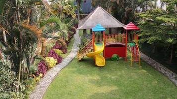 Children’s play area – outdoor