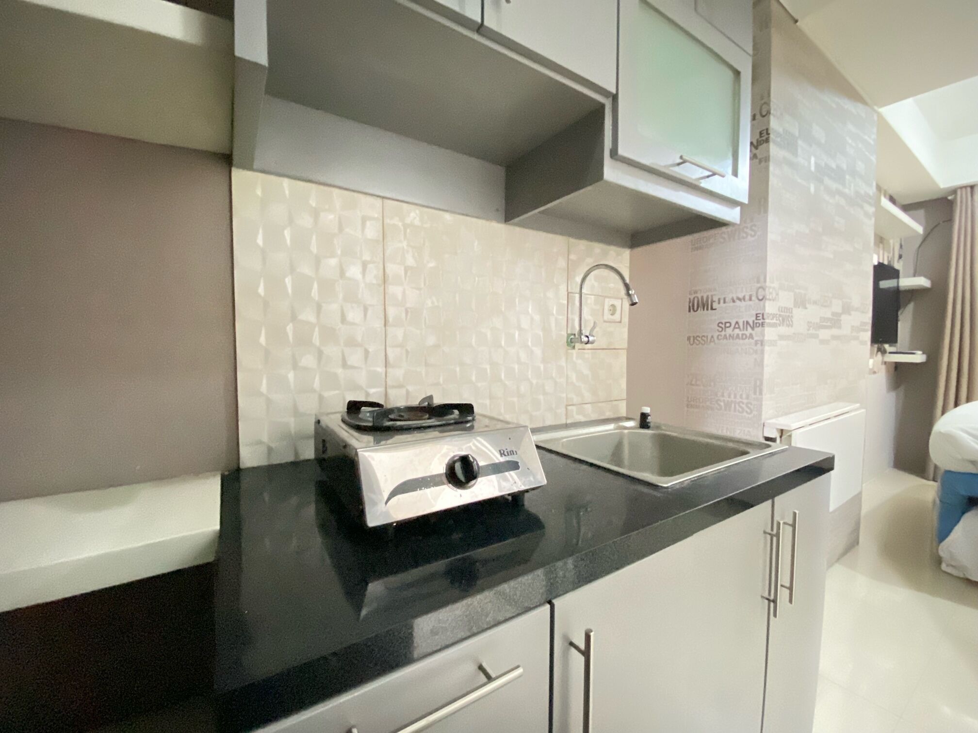 Apartemen | Dapur pribadi | Lemari es dan peralatan masak/sendok-piring