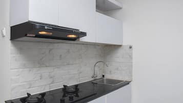 Apartment | Private kitchen | Fridge, cookware/dishes/utensils
