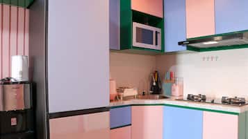 Apartment, 2 Bedrooms | Private kitchen | Fridge, cookware/dishes/utensils
