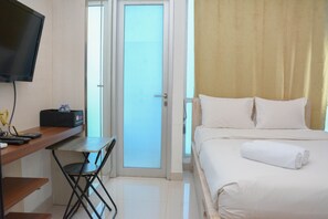 Individually decorated, individually furnished, free WiFi - Nice And Comfy Studio Apartment Capitol Park Residence (Jakarta)