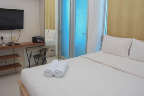 Apartment | Individually decorated, individually furnished, free WiFi - Nice And Comfy Studio Apartment Capitol Park Residence (Jakarta)