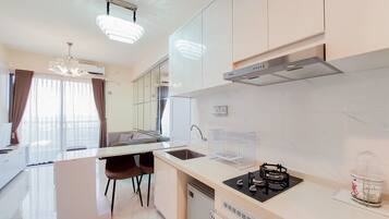 Apartment, 2 Bedrooms | Private kitchen | Fridge, cookware/dishes/utensils