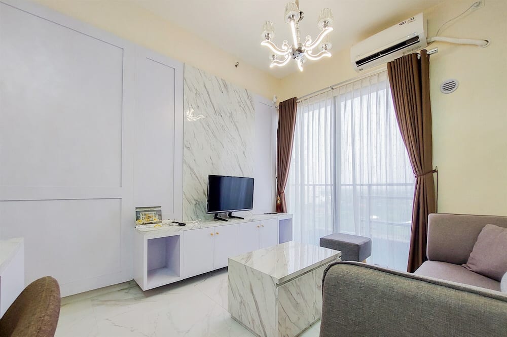 Restful And Comfy 2Br At Sky House Bsd Apartment By Tarvelio