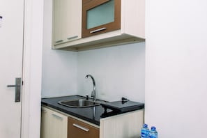 Apartment | Private kitchen | Fridge, cookware/dishes/utensils - Comfort Stay Studio Room At Poris 88 Apartment (Tangerang)