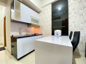 Dining room - Cozy 2Br Apartment At Pinewood Jatinangor (Cileunyi)