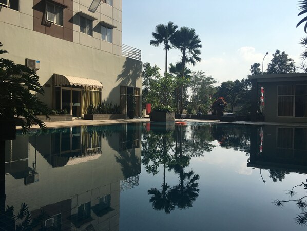 Pool - Cozy 2Br Apartment At Pinewood Jatinangor (Cileunyi)