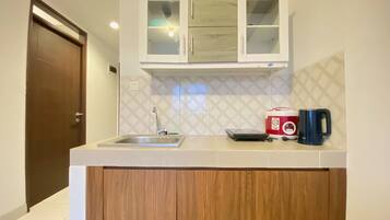 Apartment, 2 Bedrooms | Private kitchen | Fridge, cookware/dishes/utensils