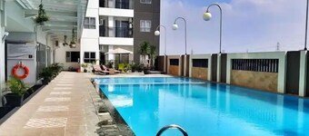 고저스 2BR 아파트먼트 앳 메카르왕이 스퀘어 시바두유