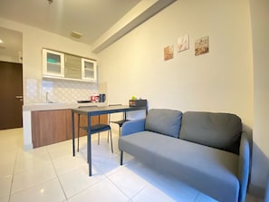 Apartment, 2 Bedrooms | Living area