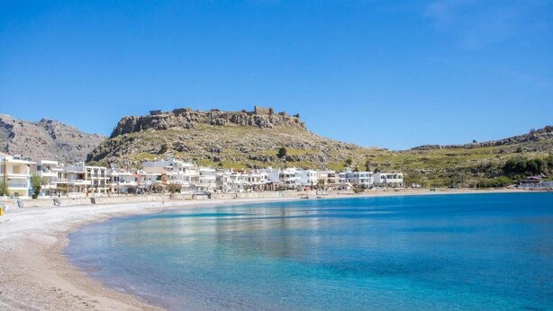 A coastal town with a fortified hill, sandy beach, and modern buildings. - New Brand Villas,Heating Pool, Jacuzzi ,Spa near haraki beach,taverna,market (Charaki)