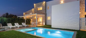 New Brand Villas,Heating Pool, Jacuzzi ,Spa near haraki beach,taverna,market